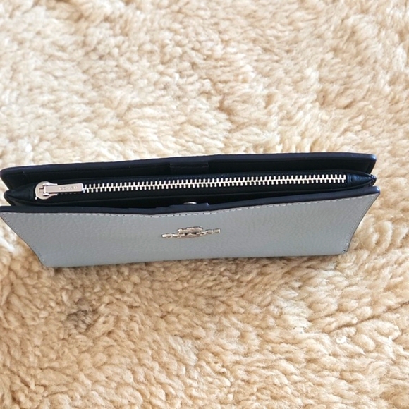 NWOT Coach Sage Pebbled Leather Slim Zip Wallet ๐๐๐ฉต - Picture 4 of 16